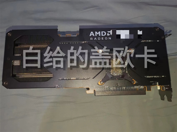 AMD公版RX 9070 XT首次无死角曝光、拆解:看着好眼熟