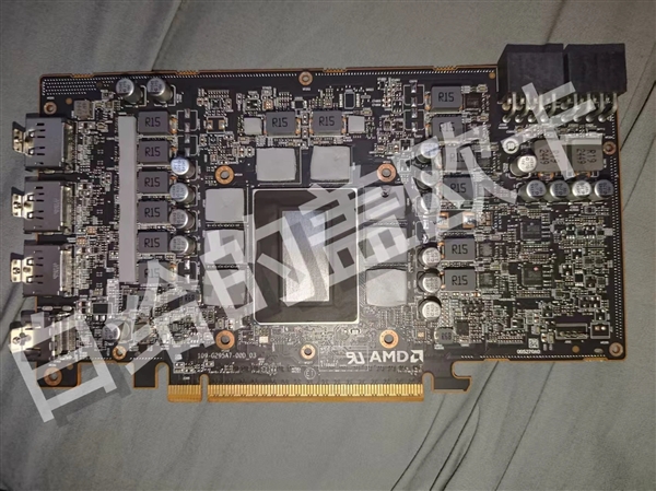 AMD公版RX 9070 XT首次无死角曝光、拆解:看着好眼熟