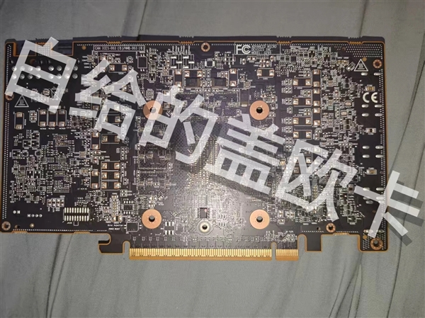AMD公版RX 9070 XT首次无死角曝光、拆解:看着好眼熟