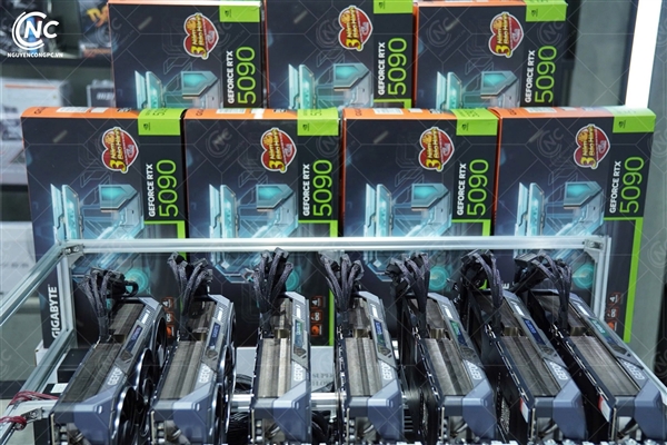 越南用七块RTX 5090打造AI服务器:总功耗超4000W