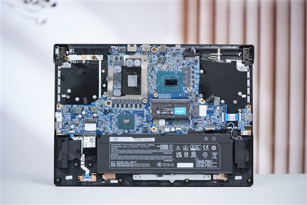 满血RTX 5070Ti加持!七彩虹隐星P16 Pro图赏