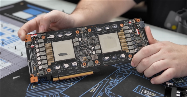 仅仅1万元!华为Atlas 300I DUO AI推理卡首次拆解:双芯合体 薄如蝉翼