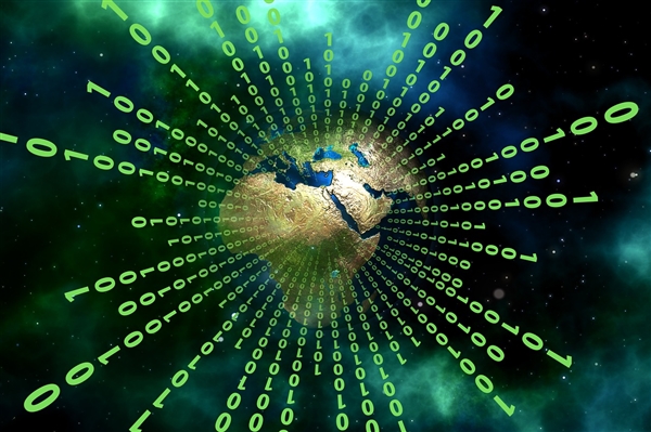 AI犯下大错!美国高中生吃薯片被识别成枪支:惊动八辆警车吓坏了