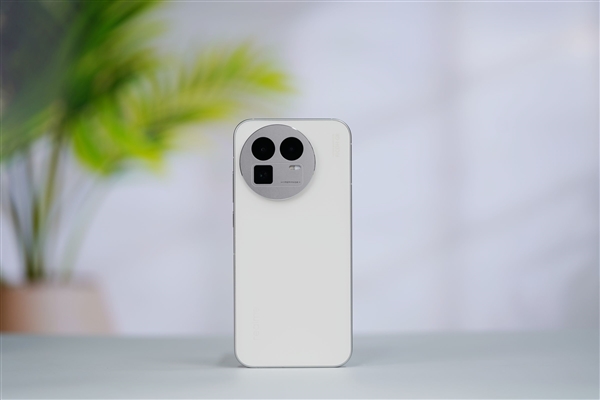 全球首发理光GR影像!真我GT8 Pro图赏