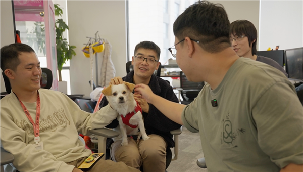 5个人两周赚1个多亿 我们和《逃离鸭科夫》团队聊了聊