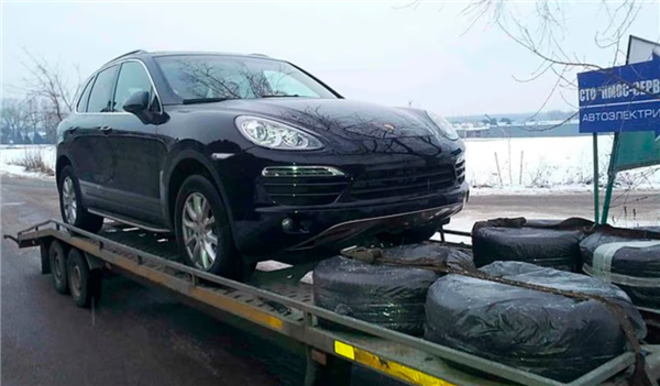 豪华汽车变“废铁” 俄罗斯数百辆保时捷突然被锁死!