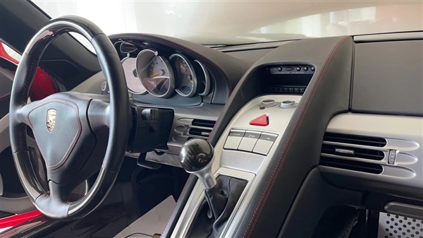 688万起 困在广州展厅里的保时捷卡雷拉GT要拍卖了:无法上牌