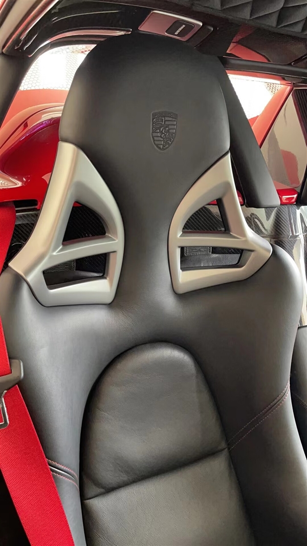 688万起 困在广州展厅里的保时捷卡雷拉GT要拍卖了:无法上牌