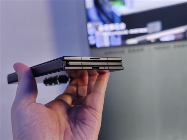 G形三折叠史上首款！三星Galaxy Z TriFold上手