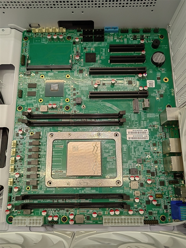 真正自主龙芯授权！俄罗斯全新CPU首次公开：最高64核心2.0GHz