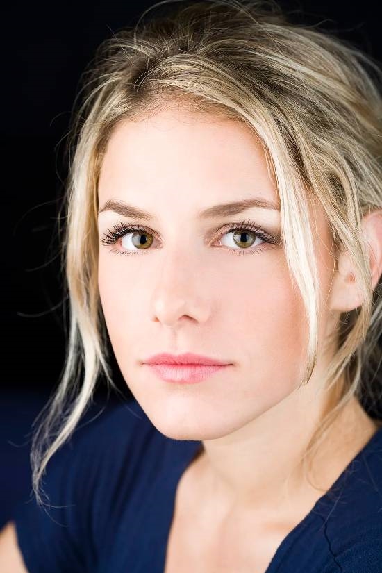 新《古墓丽影》劳拉演员公布:颜值超高的美女Alix Wilton Regan