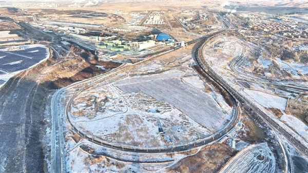 见识见识超长的火车“灯泡线”：时速只有1公里