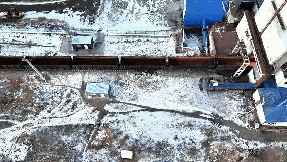 见识见识超长的火车“灯泡线”：时速只有1公里