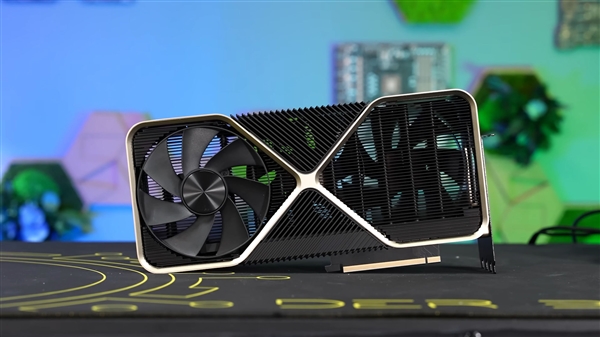 NVIDIA从未发布的900W显卡Titan Ada！被大神拆解了