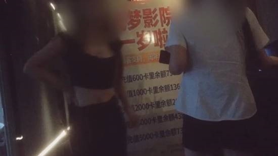 西安多家私人影院提供异性陪侍服务引网友吐槽：举报后经营者遭殃