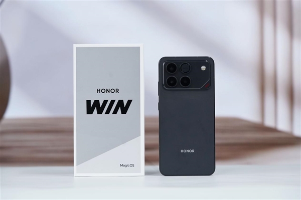 全球首发10000mAh电池！荣耀WIN图赏