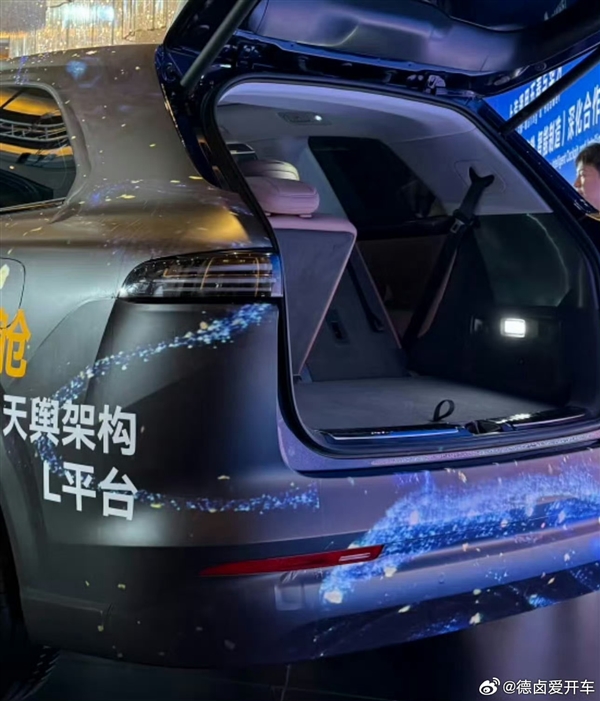 问界M9亲民平替 宝骏华境S内饰曝光:新势力有的基本都配齐