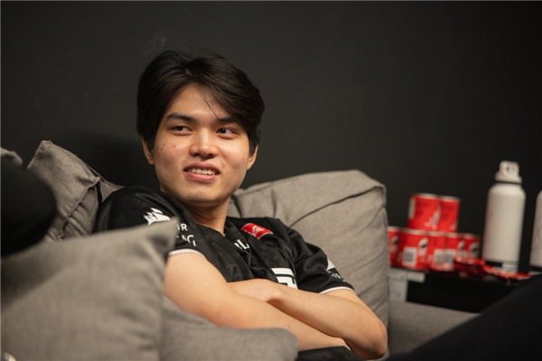 33小时登顶《英雄联盟》韩服的 到底是人还是AI?