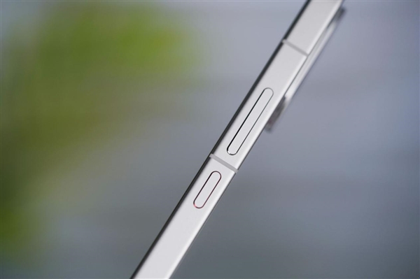 9000mAh小米史上最大电池!REDMI Turbo 5 Max图赏