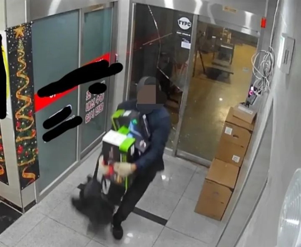 小偷破门而入电脑店偷走三张显卡：价值近10万元！