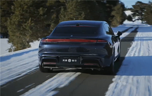 全系搭载华为途灵平台 尚界Z7实车官曝：雪地漂移太帅
