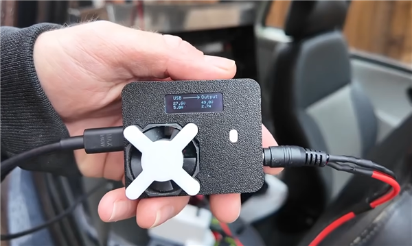 博主用500颗电子烟电池打造汽车动力电池：支持USB-C充电