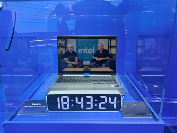 x86笔记本冲击34.8小时续航！Intel Panther Lake凭啥这么牛