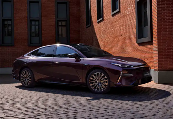 14.28万起！吉利银河星耀8远航家开启预售：综合续航高达1725km