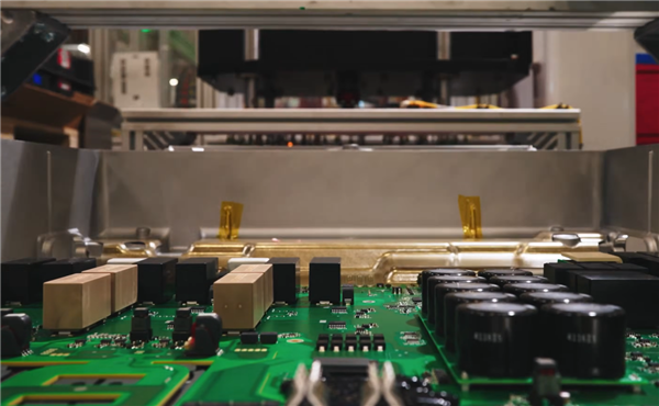 马斯克的TeraFab芯片厂野心有多狂：年产2000亿颗2nm芯片