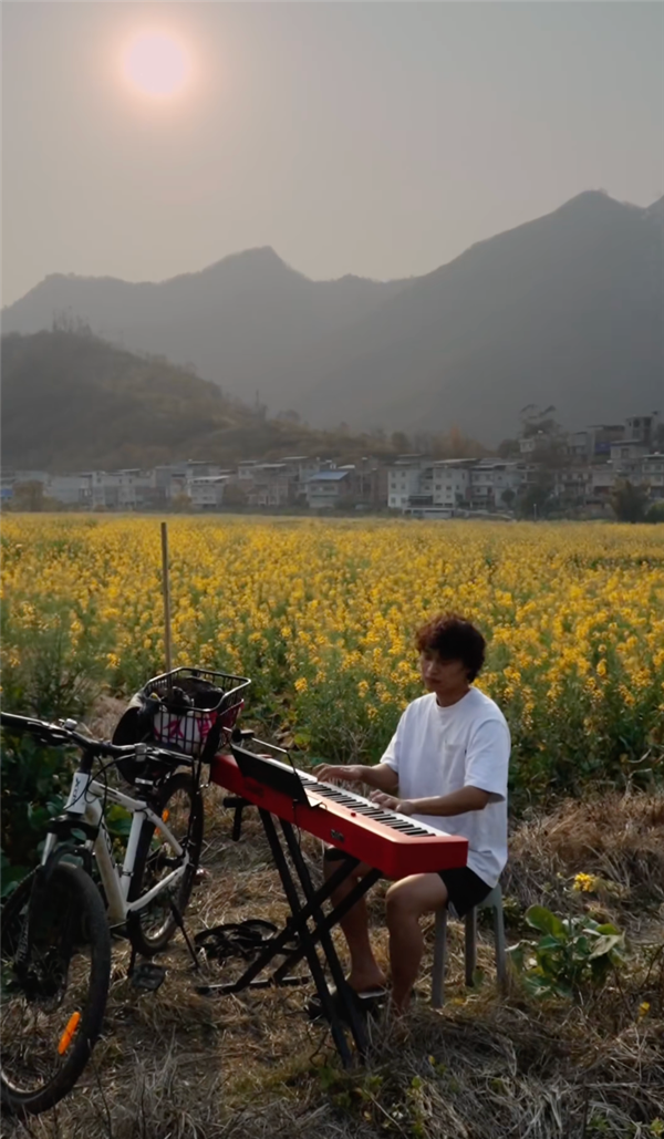 意外走红的广西农村青年 被外网标价百万美元