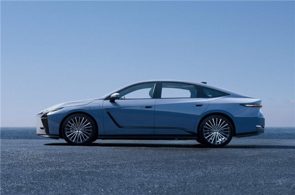 “公路闪电”雷克萨斯ES终于换代 但我觉得不如丰田