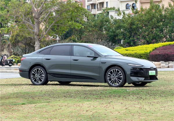 降价10万的奥迪A6L 登味似乎没那么重了