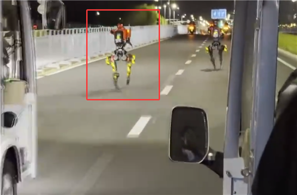 全球首个终端大厂参赛！荣耀官宣机器人出战马拉松赛事