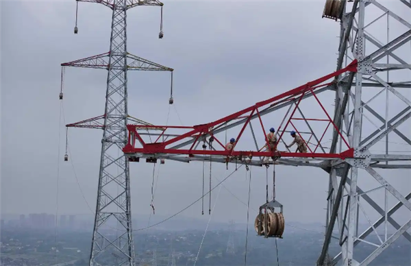 大载重无人机助力！500千伏输变电工程跨长江放线作业顺利完成