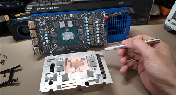 真身第一次出现!流产的Intel高端游戏卡 就它