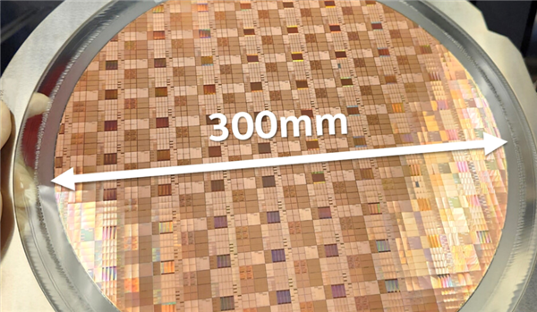 英特尔带来全球最薄氮化镓芯片 硅衬底厚度减至19微米