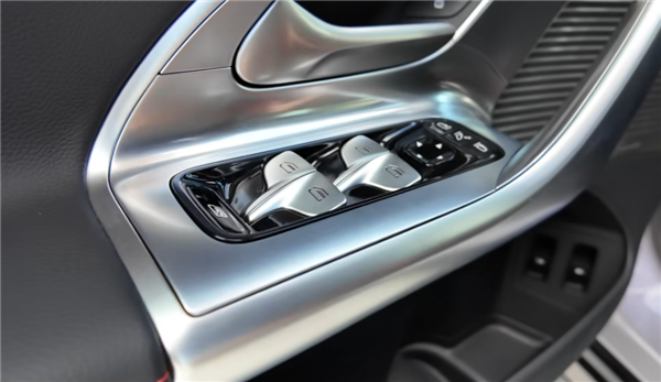 坚持原创的奔驰 这次抽到SSR了?