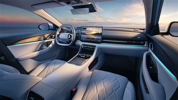 贴身比亚迪秦PLUS 吉利银河A7 EM/EV双车上市：8.98万起