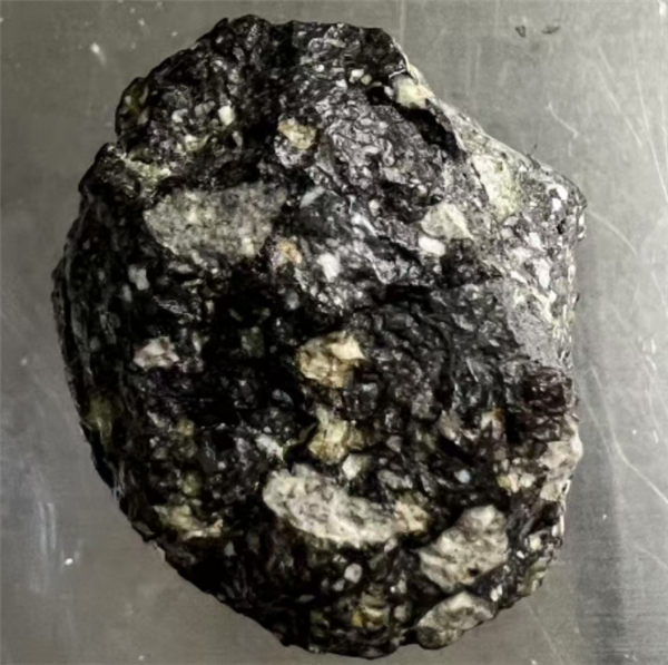 中国本土发现首块月球陨石有重要发现 揭示关键地质事件