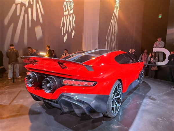 配双固体火箭助推系统 追觅超级跑车发布：零百加速不到1秒！