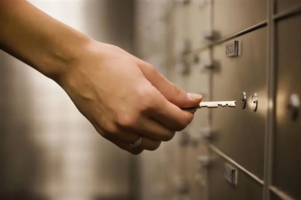 7000万韩元全变成“小黄鸭纸钞”！韩国一银行经理监守自盗