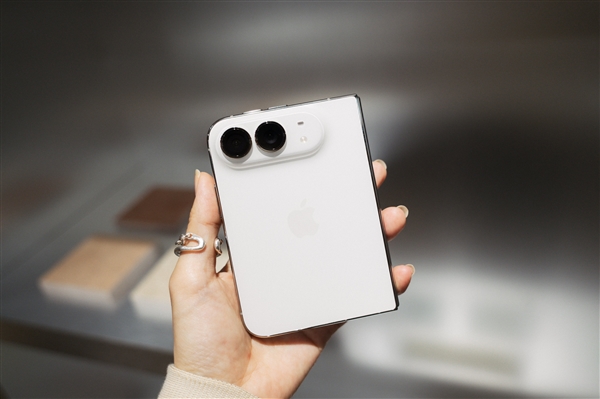 苹果折叠屏iPhone Duo明天发售：仅美国等地门店有现货！中国市场不提供