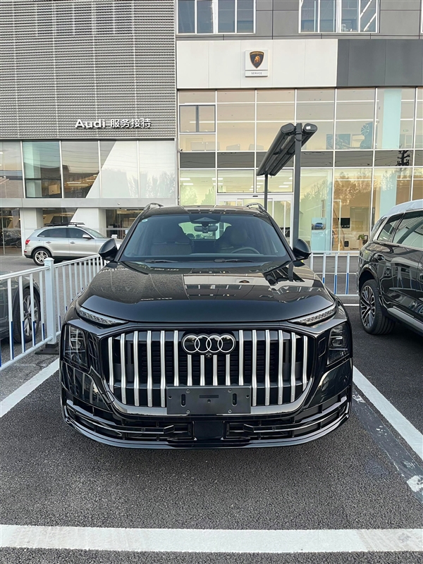 奥迪史上最大SUV！全新旗舰Q9实车国内现身：前脸或成大槽点